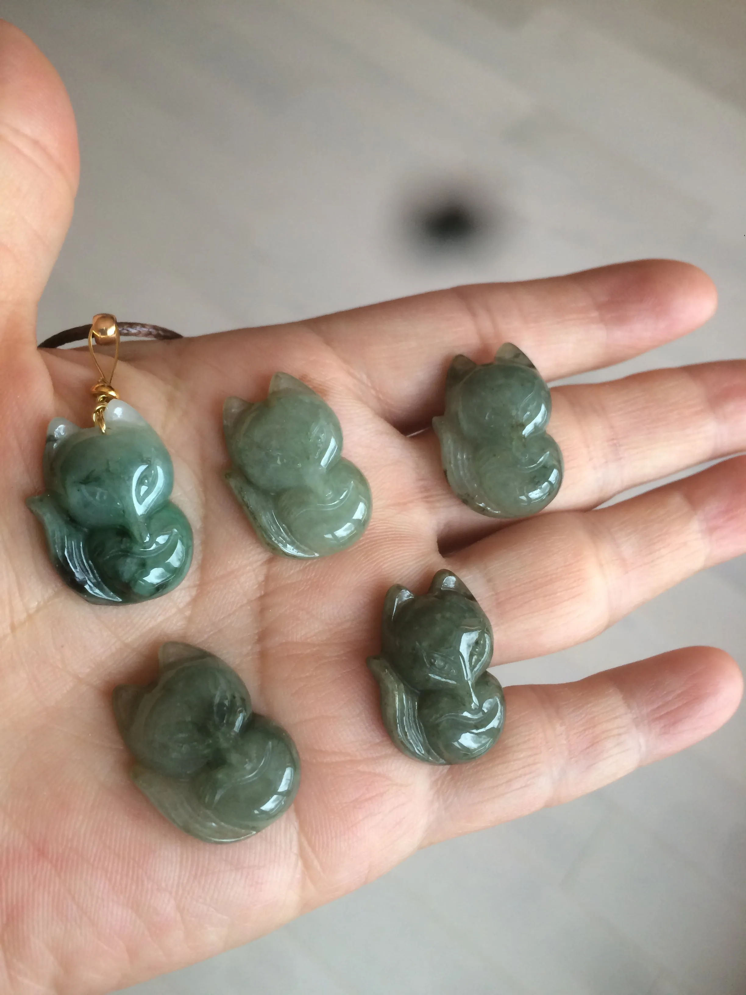 100% natural type A dark green/black jadeite jade fox pendant necklace C34