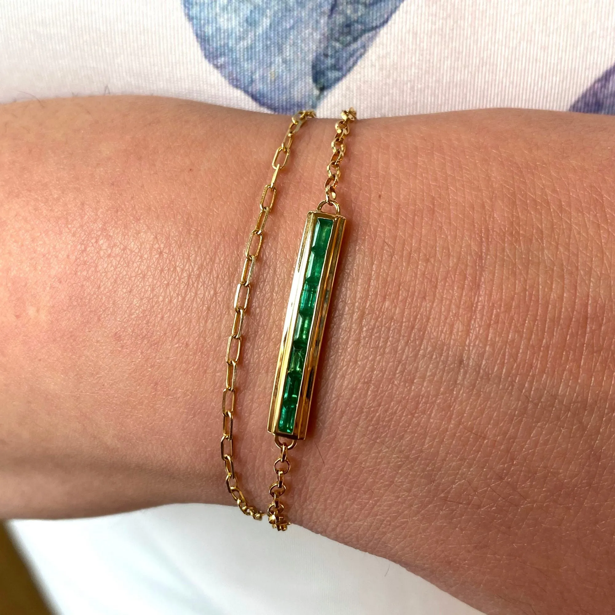 18K YELLOW GOLD 7-INCH BAGUETTE CUT EMERALD POSEY BRACELET