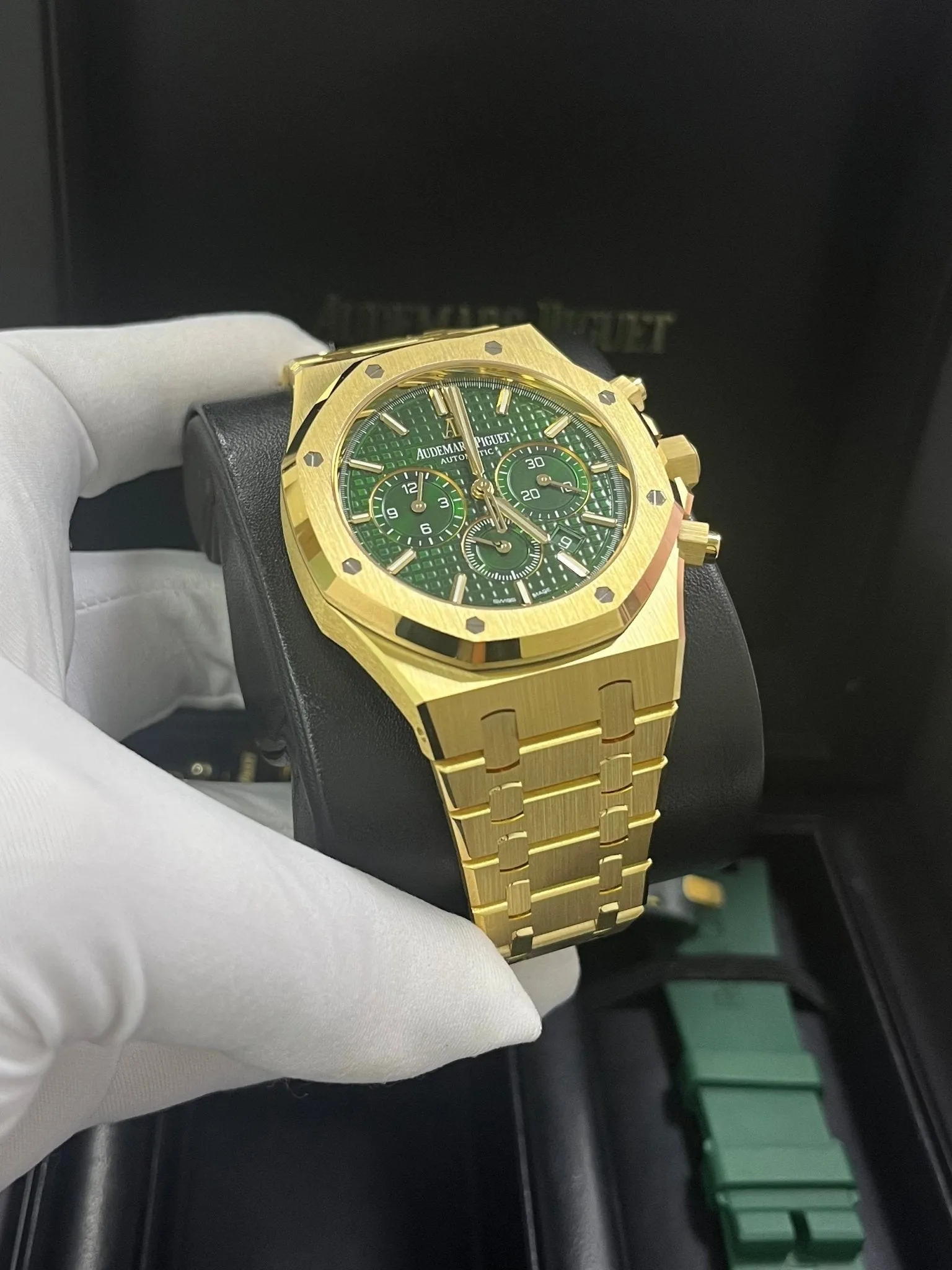 Audemars Piguet 41 mm Royal Oak Selfwinding Chronograph (Reference # 26331BA.OO.1220BA.02)