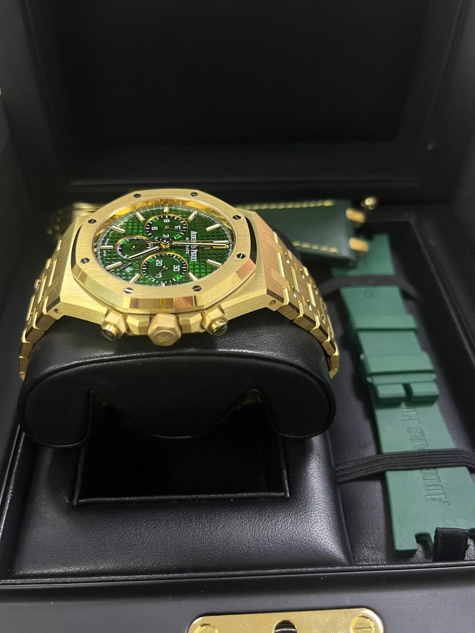 Audemars Piguet 41 mm Royal Oak Selfwinding Chronograph (Reference # 26331BA.OO.1220BA.02)