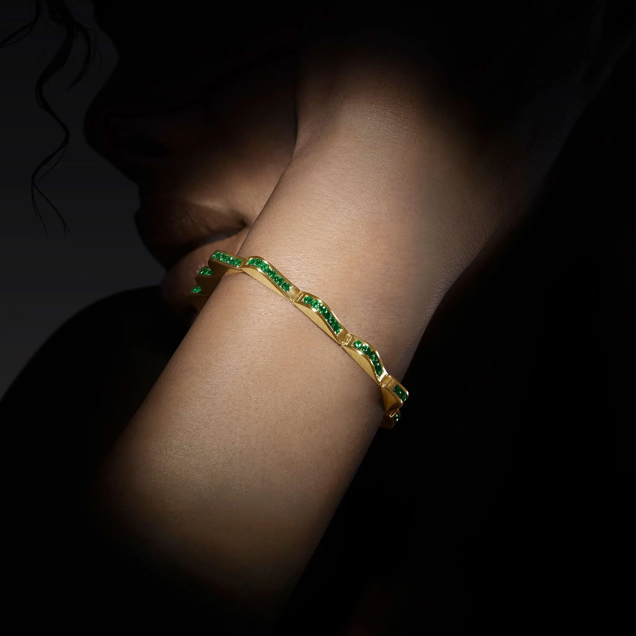 Couture 18K Gold Emerald Link Wave Bracelet