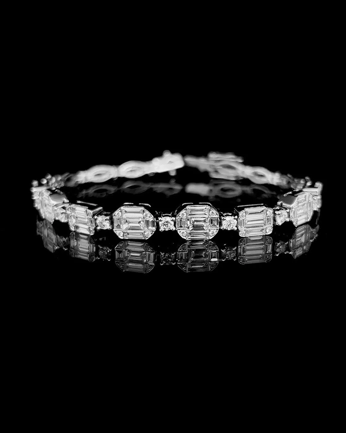 #LVNA2024 | Eternity Emerald Invisible Setting Unisex Diamond Bracelet 18kt