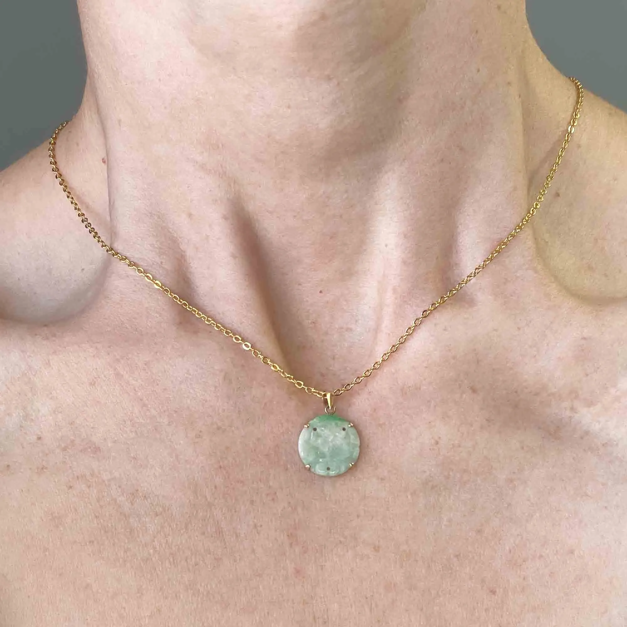 Vintage 14K Gold Carved Jade Pendant Necklace